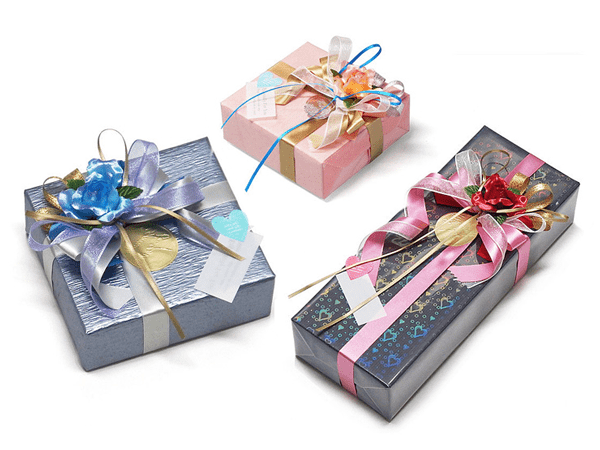 一般社団法人全日本ギフト用品協会の『ギフト・ラッピングコーディネーター』資格を持つスタッフが監修する、プレミアムラッピングの一例